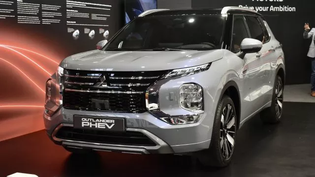 V Česku se objevilo nové SUV od Mitsubishi. Má legendární jméno, obrovský kufr a výkon 306 koní