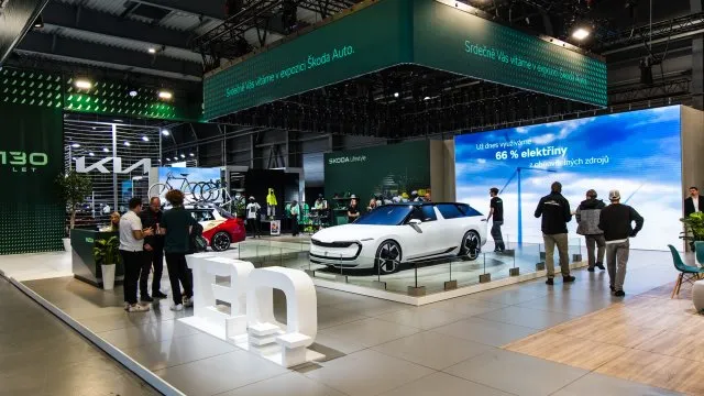 Škoda na e-Salonu ukazuje kombi budoucnosti, oba elektromobily i unikátní Superb od studentů