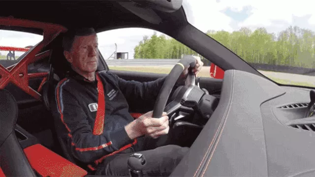 Šest minut s Walterem Röhrlem za volantem Porsche