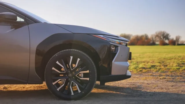 Osm premiér na jednom místě. Toyota a Lexus nechají lidi řídit všechny své nové vozy