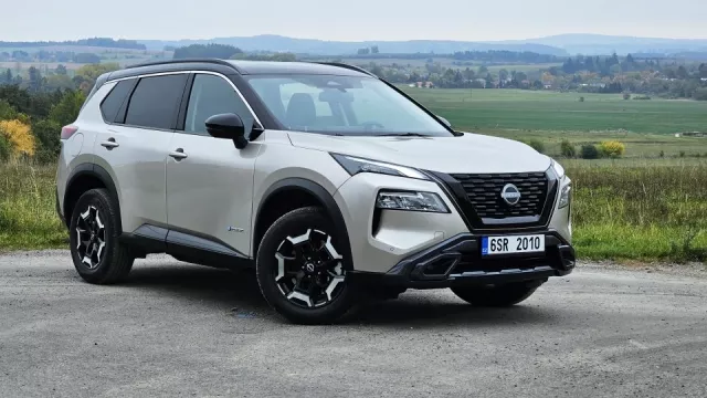 Nissan X-Trail sází na chytrý hybrid. Vyzkoušeli jsme, jak si poradí s klasickou rodinnou zátěží