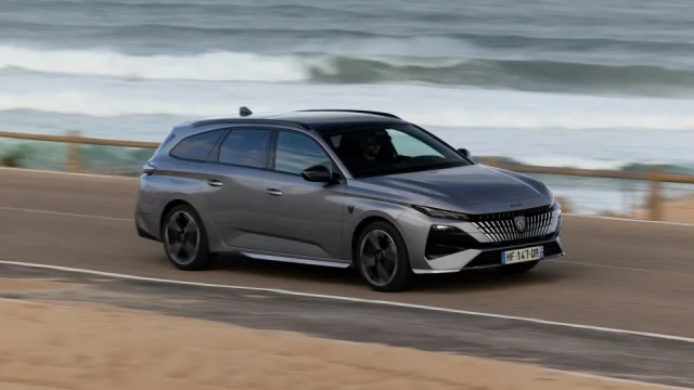 Modernizovaný Peugeot 308 stále nabízí rozmanitý výběr motorů. Nechybí ani nafta