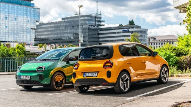 Týden v autech: Nový elektromobil za půl milionu korun a Jawa, kterou pořídíte za 50 tisíc