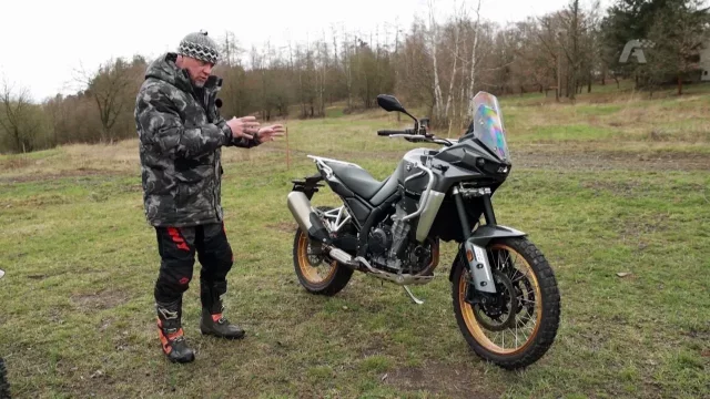 Recenze motocyklu Kove 800X Pro