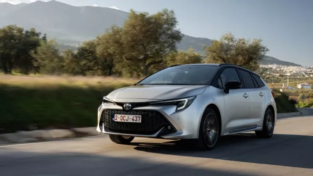 Toyota zlevňuje rodinné vozy až o 400 tisíc korun. Cenami pokořuje Octavii i Multivan