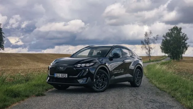 Šikovný podvozek i skvělá efektivita. Základní elektromobil Subaru je povedeným společníkem