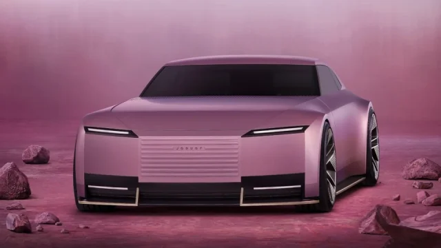 Růžový Jaguar vyvolal příliš velký posměch. Autor dostal padáka, značka zase nejistou budoucnost