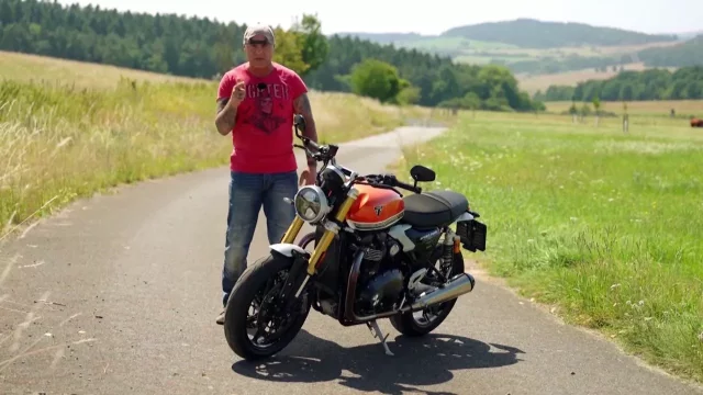Recenze motocyklu Triumph Speed Twin 1200 RS