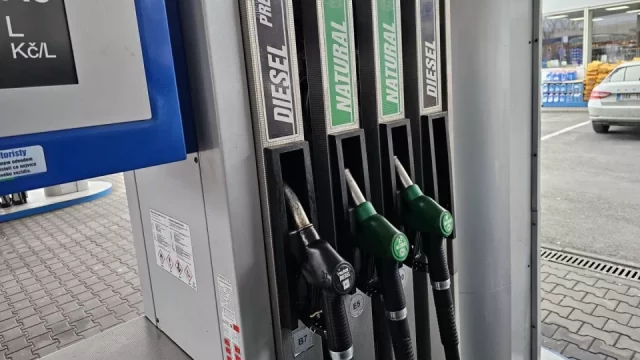 Týden v autech: Přehled nejhorších benzinek v Česku i nová Dacia Duster za polovinu ceny