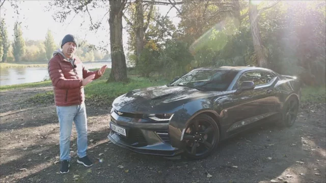 Ojetý Chevrolet Camaro s osmiválcem láká za volant. Dejte si ale pozor, aby nebyl po těžké nehodě