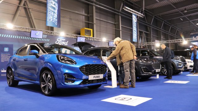 Ford přivezl do Česka tři nová více či méně elektrická SUV. Malou Pumu, velkou Kugu a obří Explorer