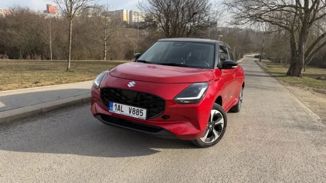 Když výkon není všechno: Suzuki Swift se čtyřkolkou je nadčasová klasika, která si zákazníka najde