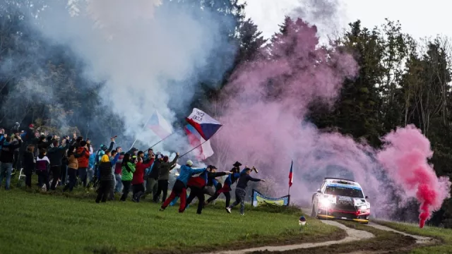 Komentář: Krev, vandalismus a kousek od tragédie. České WRC bylo výzvou pro jezdce i organizátory