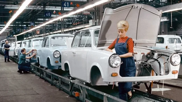 Trabant a Wartburg desítky let kouřily a smrděly. Dvoutakt přežíval díky jednoduchosti i systému