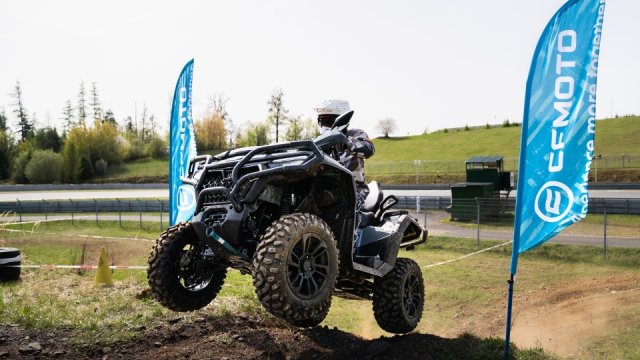 Nová generace čtyřkolek CFMOTO nastavuje měřítka třídy. Velkolepá evropská premiéra se konala v Brně