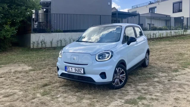 Týden v autech: Nový elektromobil za 450 tisíc korun i dražba sportovních aut z ministerstva