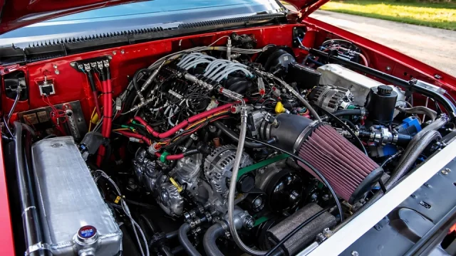 Konec drahého benzinu i nafty. Auto s tímto motorem se netankuje, palivo si vyrábí samo