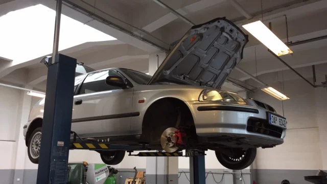 Nejčastější nedostatky aut při technických kontrolách: I zdánlivé banality mají velký vliv