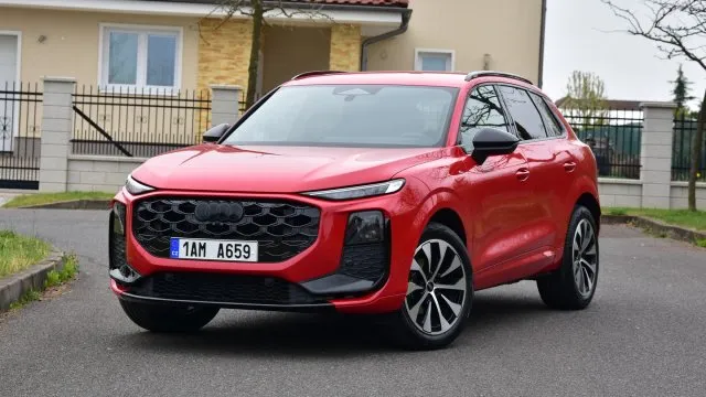 Audi Q3 má špičková světla, s českými výmoly si ale testované auto se základním motorem moc netykalo