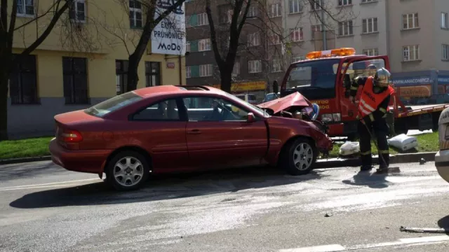 Generace do 30 let bourá dvakrát častěji než starší řidiči