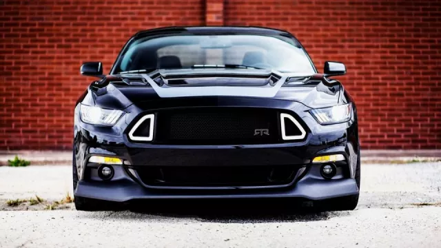 Hodně drsný Mustang