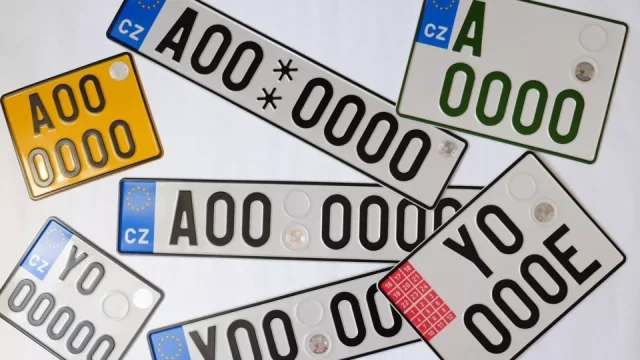 Prodej auta, značky na celý život a další úkony půjdou řešit přes mobil. Chystá se velká změna registru