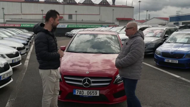 Hrubis objevil málo ojetý mercedes, který nestojí ani půl milionu. Je prostorný i spolehlivý