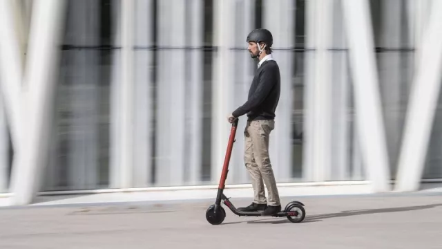 Povinné ručení bude nutné pro golfová vozítka i rychlé elektrokoloběžky. Lidé si za něj připlatí