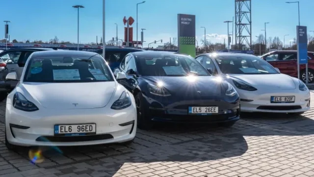 Největší český autobazar směřuje k rekordu a registruje masivní poptávku po elektromobilech