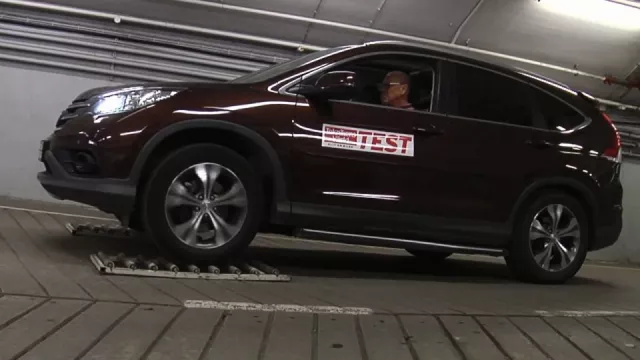 Honda má z ostudy kabát - CR-V je jen předokolka