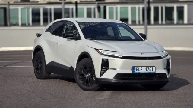 Toyota C-HR+ je královnou v elektrické šetrnosti. Za interiér by se nestyděl ani Lexus