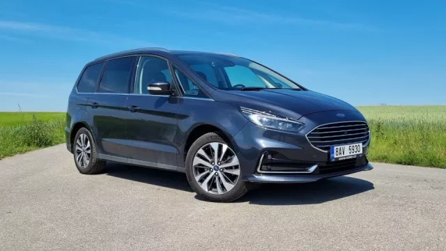 Prostor, ticho a dojezd přes 1000 km. Ford Galaxy je důkaz, že si rodinná auta nezaslouží vymřít