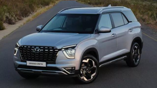 Žádný hybrid, žádná elektřina. Hyundai má nové SUV pro sedm, které pohání jen benzin a nafta