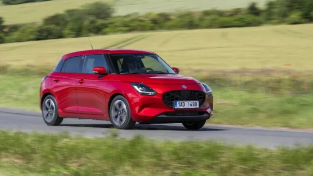 Zábava na klikaté okresky i do města. Nové Suzuki Swift dokazuje, že výkon není všechno