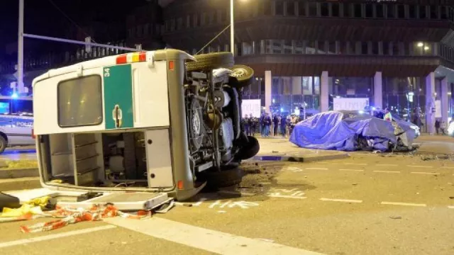 Den plný nehod: Policajti sejmutí testovacím BMW
