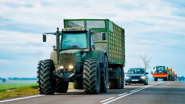 Traktor na silnici