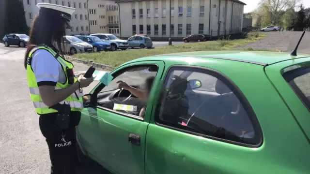 Někdo vás naboural a policie zabavila techničák poškozeného auta. Jaké náklady dostanete zpět?