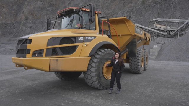 Šest kol, sedmdesát tun a kloub, který umí zajímavá kouzla: Amazonka vyzkoušela gigantické Volvo