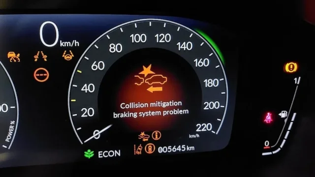 Komentář: Sníh a mráz opět ukazují limity asistentů. Když je potřebujete nejvíc, prostě selžou