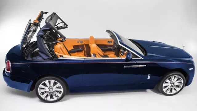 Nový kabriolet Rolls-Royce Dawn jede jako čert a nabízí až dekadentní luxus