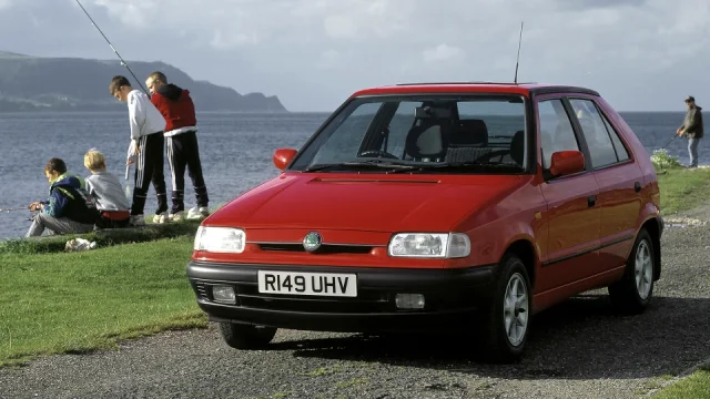 Škoda Felicia byla v Anglii velkým hitem. Chválil ji i Jeremy Clarkson a takhle se tam prodávala