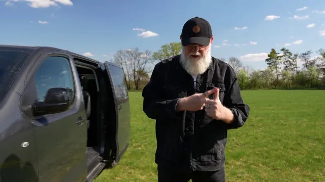 Pepa objevil velké a dostupné rodinné auto. Velmi snadno se může proměnit na stěhovací vůz