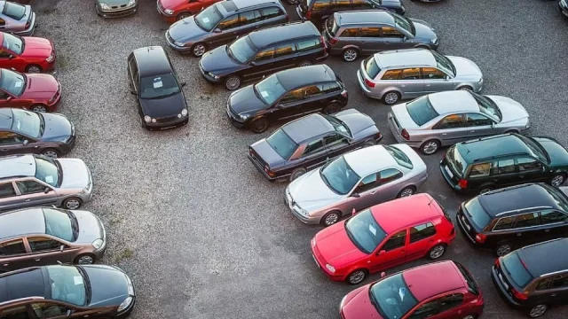 Český vozový park je druhý nejstarší v Evropské unii. Hůř už je na tom jen Řecko