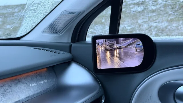 Komentář: Digitální zpětná zrcátka jsou technologická revoluce, ale to nejdůležitější prostě neumí