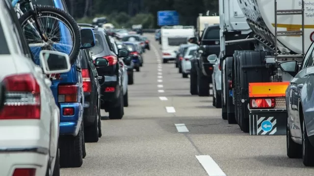 Řidiči při cestách na dovolenou dělají zbytečné chyby. Poradíme, které to jsou a jak se jim vyhnout