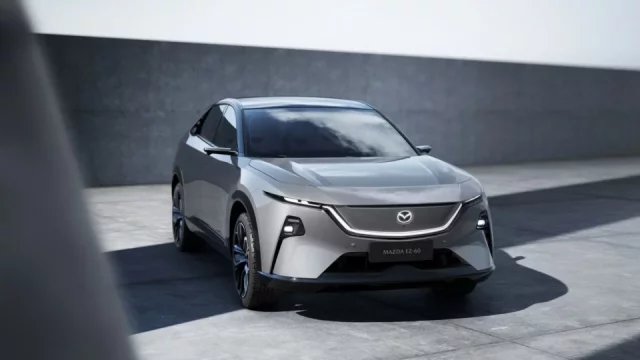 Mazda představila elektrické SUV za 350 tisíc korun. Nabídne ho i v Evropě, ale za jiné peníze