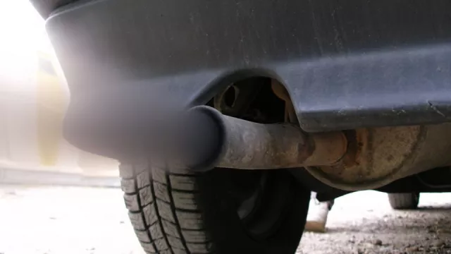 Francie dá lidem 271 000 korun, když si koupí elektromobil