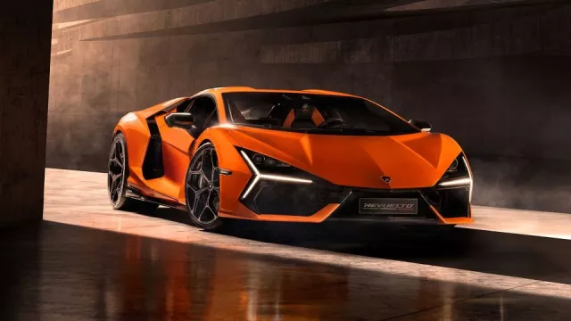 Poprvé přes tisíc koní. Lamborghini Revuelto je nástupce Aventadoru, pohání ho hybrid