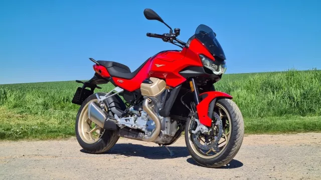 Moto Guzzi V100 Mandello je krásná, ale není pro každého. Má vychytávku, kterou jiné motorky nemají.