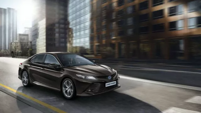 Toyota Camry se vrací do Evropy. S nejnovějším hybridním pohonem.